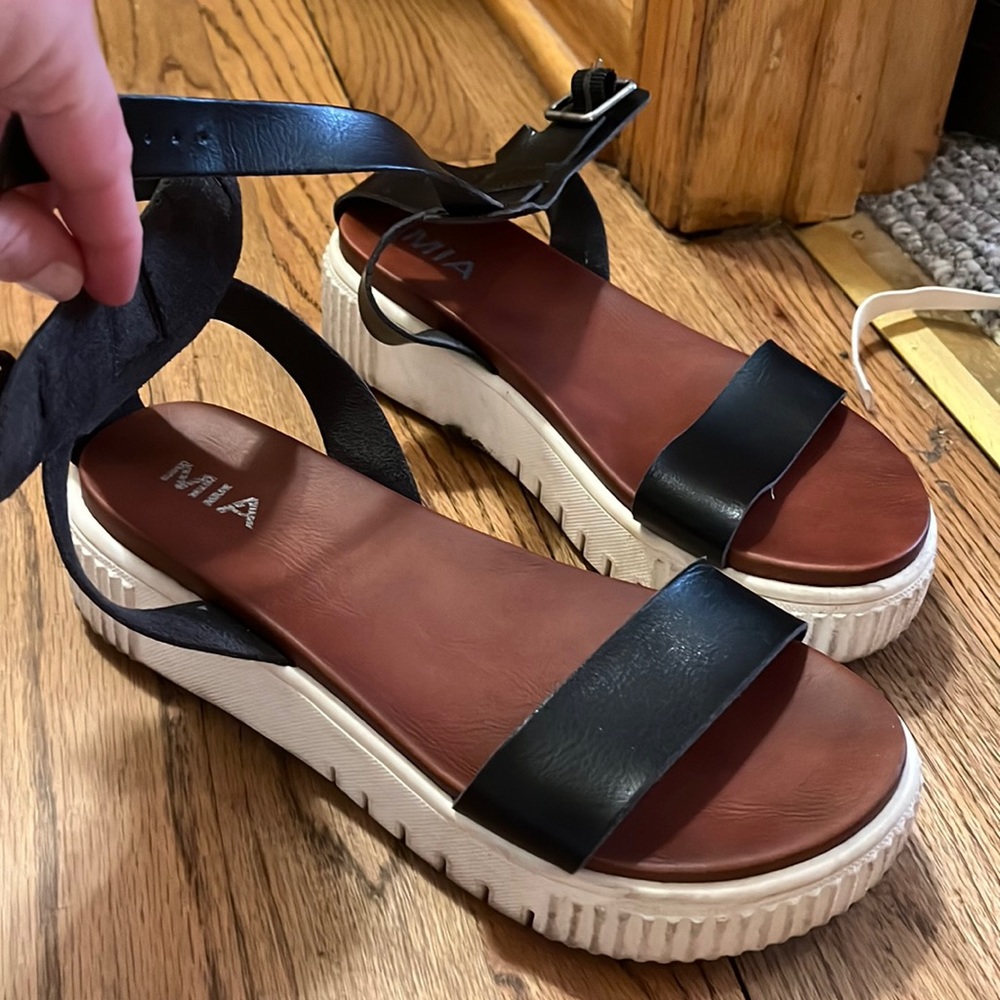MIA platform sandals!